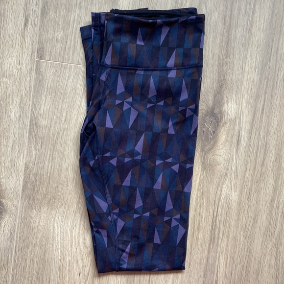 Lululemon wonder under size 6 - Picture 2 of 5